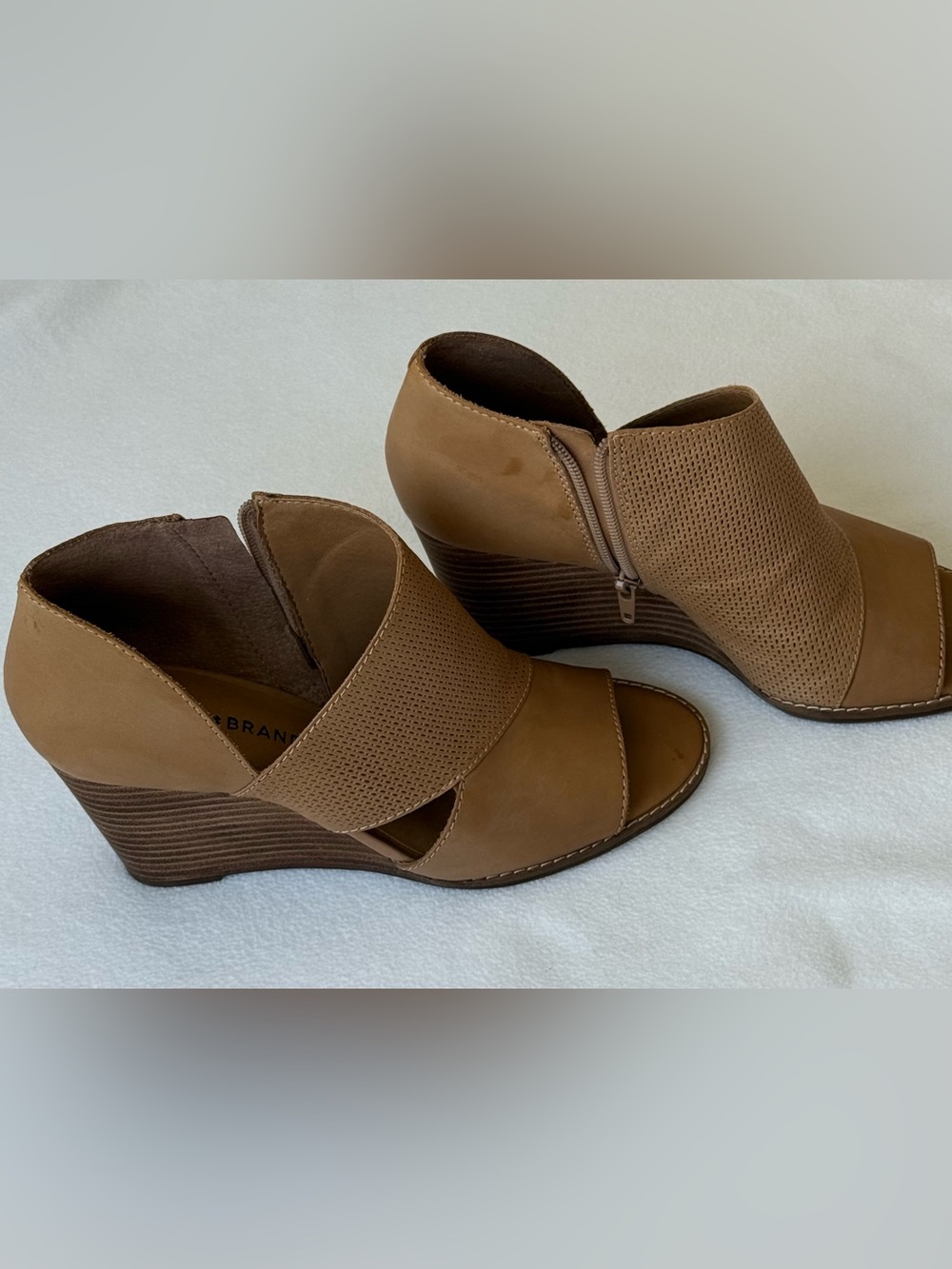 Lucky Brand Women's Tan Perforated Open-Toe wedge shoes